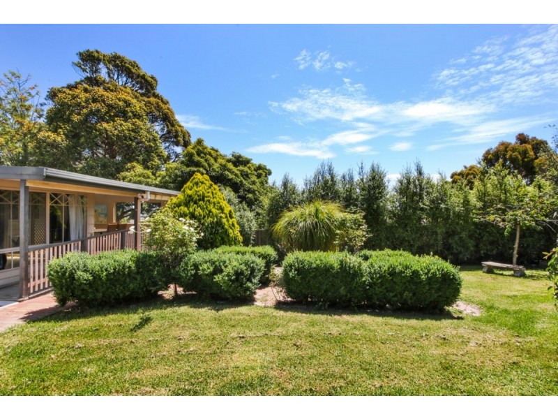 11 Ocean View Parade, Lakes Entrance VIC 3909