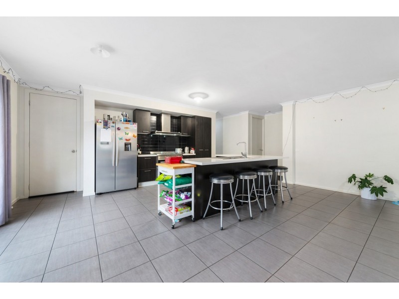 11 Surf Court, Lakes Entrance VIC 3909