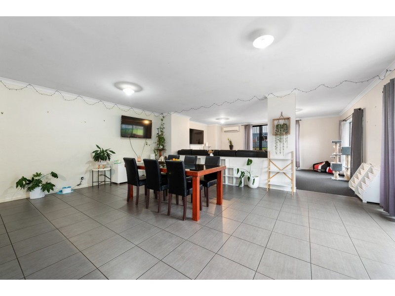 11 Surf Court, Lakes Entrance VIC 3909
