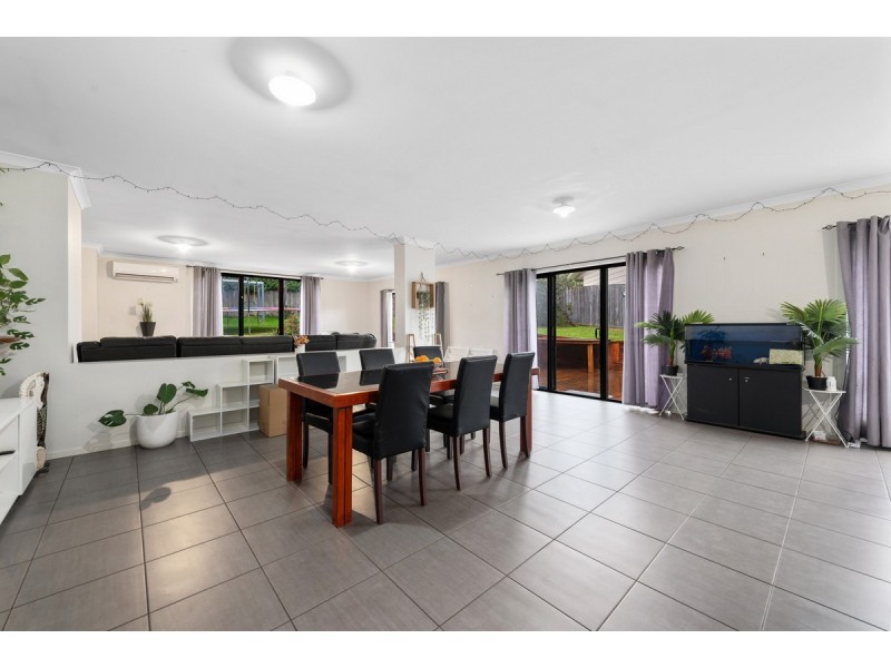 11 Surf Court, Lakes Entrance VIC 3909