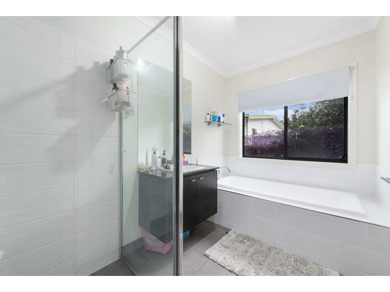 11 Surf Court, Lakes Entrance VIC 3909