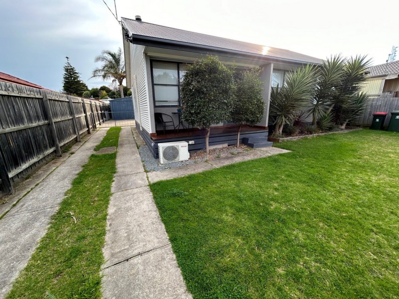 15 Phillips Street, Lakes Entrance VIC 3909