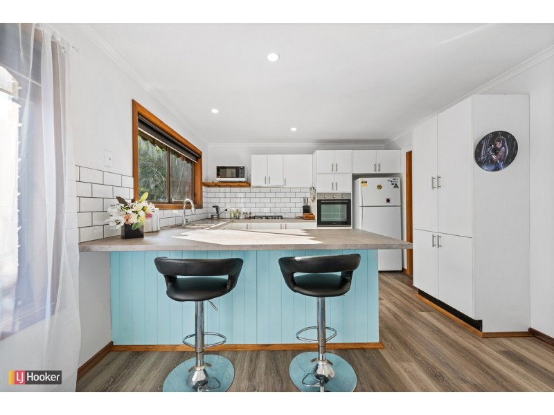 15 Ocean Court, Lakes Entrance VIC 3909