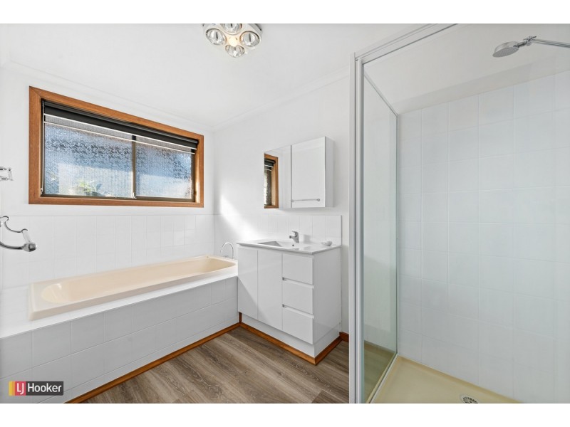 15 Ocean Court, Lakes Entrance VIC 3909