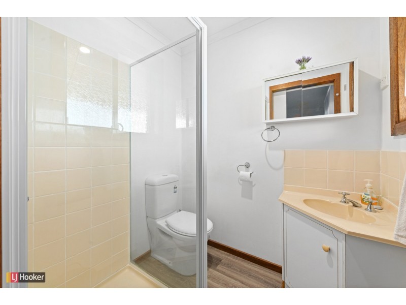 15 Ocean Court, Lakes Entrance VIC 3909