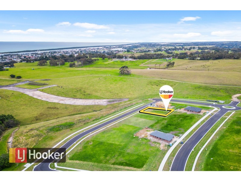 20 Lochard Terrace, Lakes Entrance VIC 3909