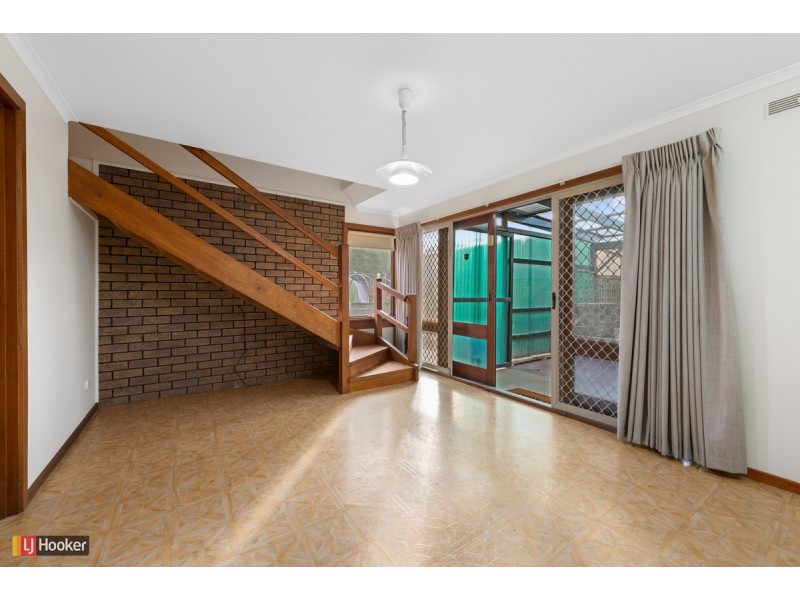 8 Endeavour Court, Lakes Entrance VIC 3909