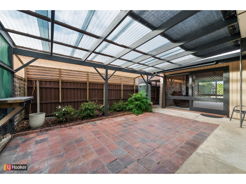 8 Endeavour Court, Lakes Entrance VIC 3909