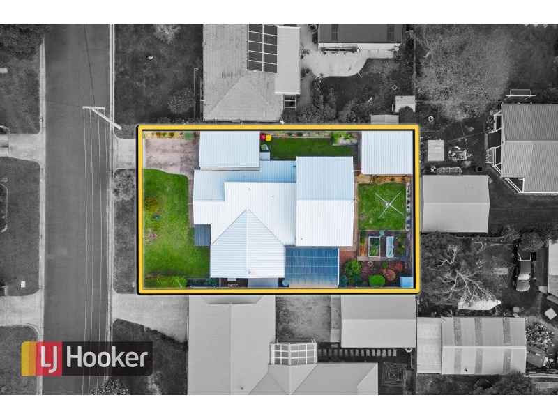 8 Endeavour Court, Lakes Entrance VIC 3909