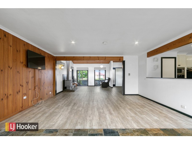 23 Periwinkle Drive, Lakes Entrance VIC 3909