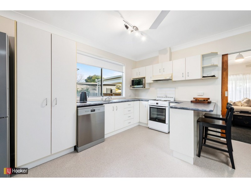 8 Fish Street, Lakes Entrance VIC 3909
