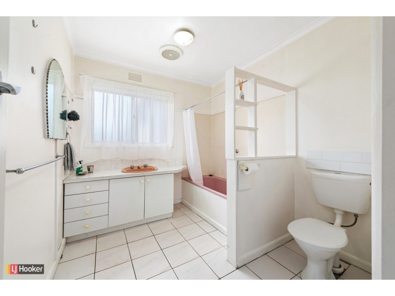 8 Fish Street, Lakes Entrance VIC 3909