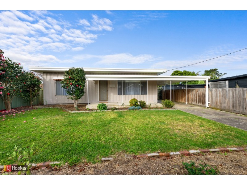 8 Fish Street, Lakes Entrance VIC 3909