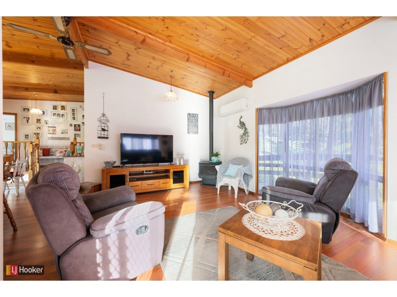 15 Secomb Close, Lakes Entrance VIC 3909