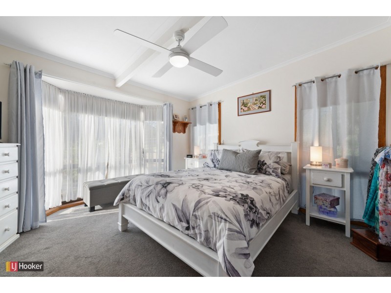 15 Secomb Close, Lakes Entrance VIC 3909