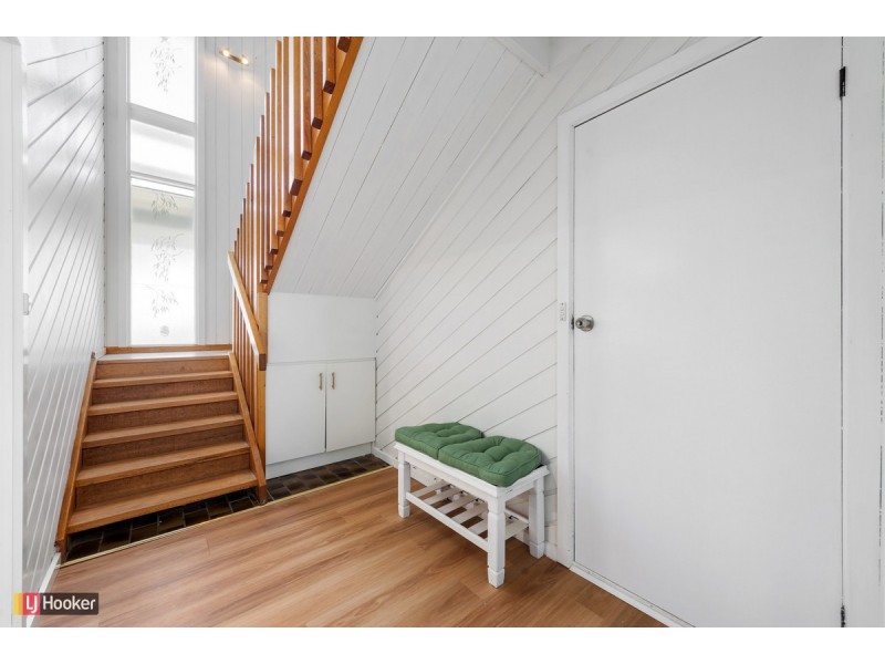 3 Uplands Avenue, Lakes Entrance VIC 3909