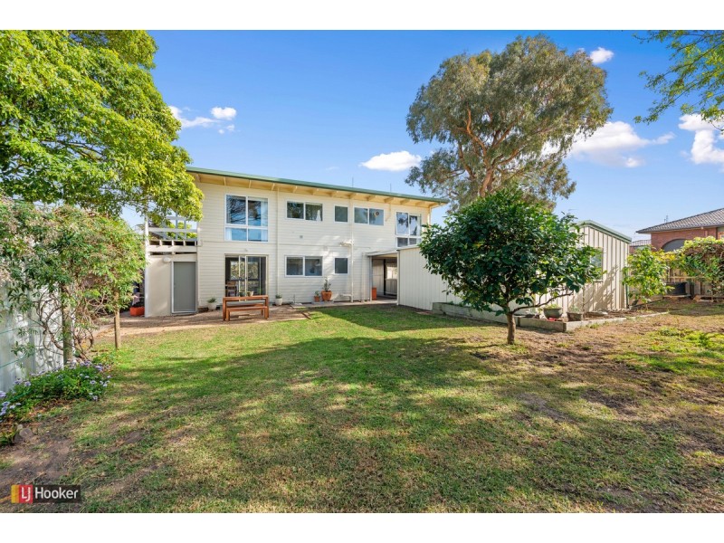 3 Uplands Avenue, Lakes Entrance VIC 3909