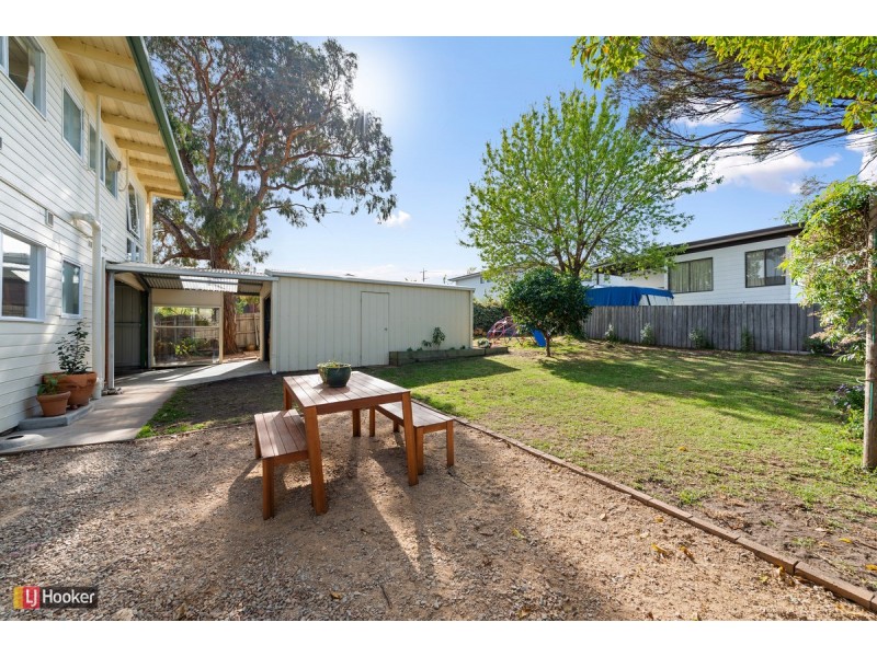 3 Uplands Avenue, Lakes Entrance VIC 3909