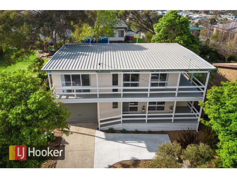 3 Uplands Avenue, Lakes Entrance VIC 3909