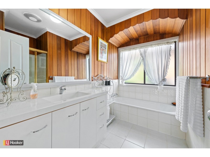 63 O’Neills Road, Lakes Entrance VIC 3909