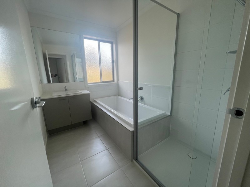 8 Falcon Grove, Metung VIC 3904