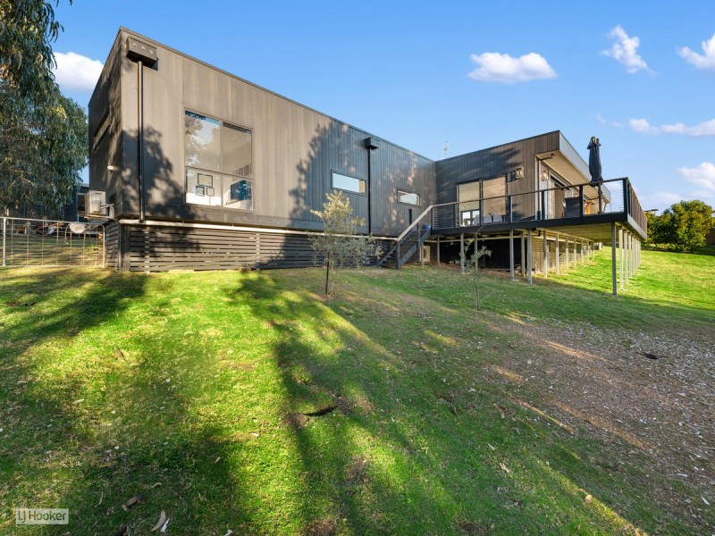 16 Lands End Grove, Metung VIC 3904