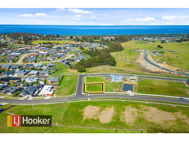 4 Lochard Terrace, Lakes Entrance VIC 3909