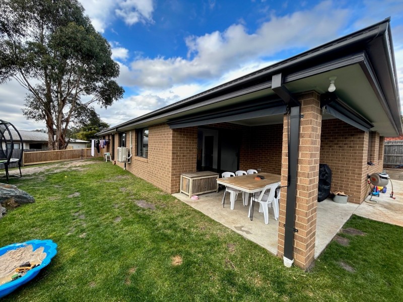 10 Margaret Court, Kalimna VIC 3909