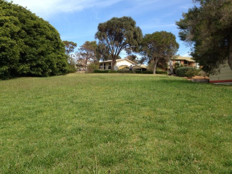 74 Lakeside Drive, Lake Tyers Beach VIC 3909