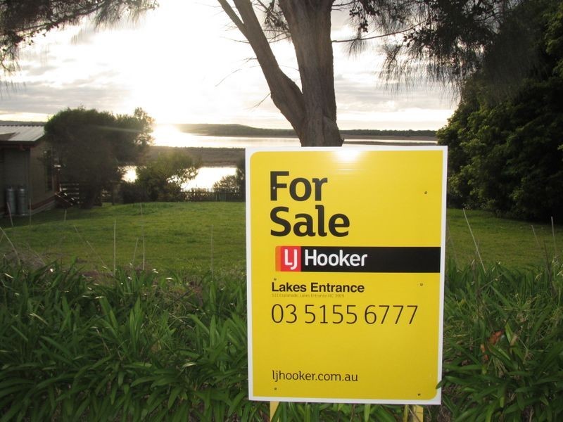 74 Lakeside Drive, Lake Tyers Beach VIC 3909