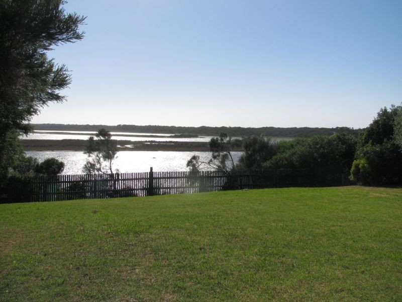 74 Lakeside Drive, Lake Tyers Beach VIC 3909