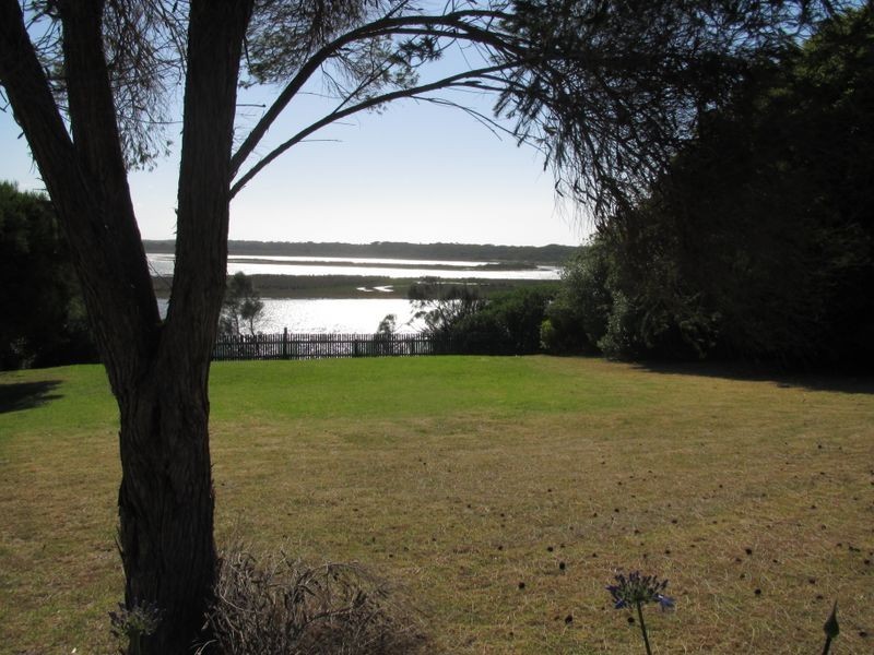74 Lakeside Drive, Lake Tyers Beach VIC 3909