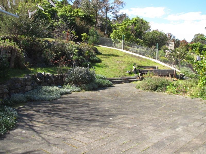 24 Gay Street, Lakes Entrance VIC 3909