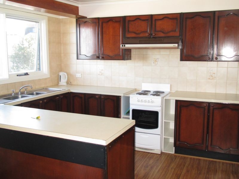 24 Gay Street, Lakes Entrance VIC 3909