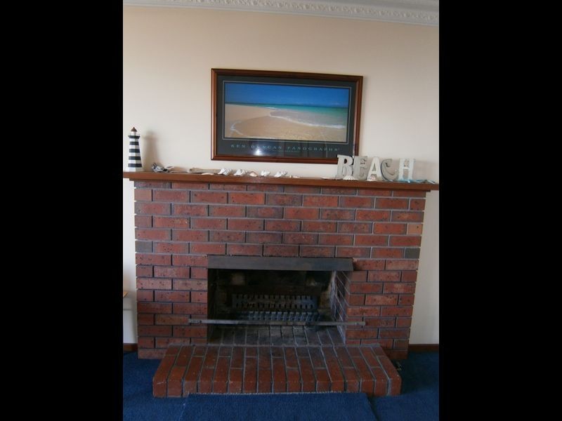 24 Gay Street, Lakes Entrance VIC 3909