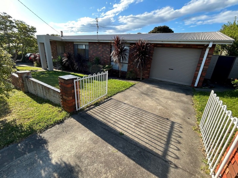 16 Mist Street, Lakes Entrance VIC 3909