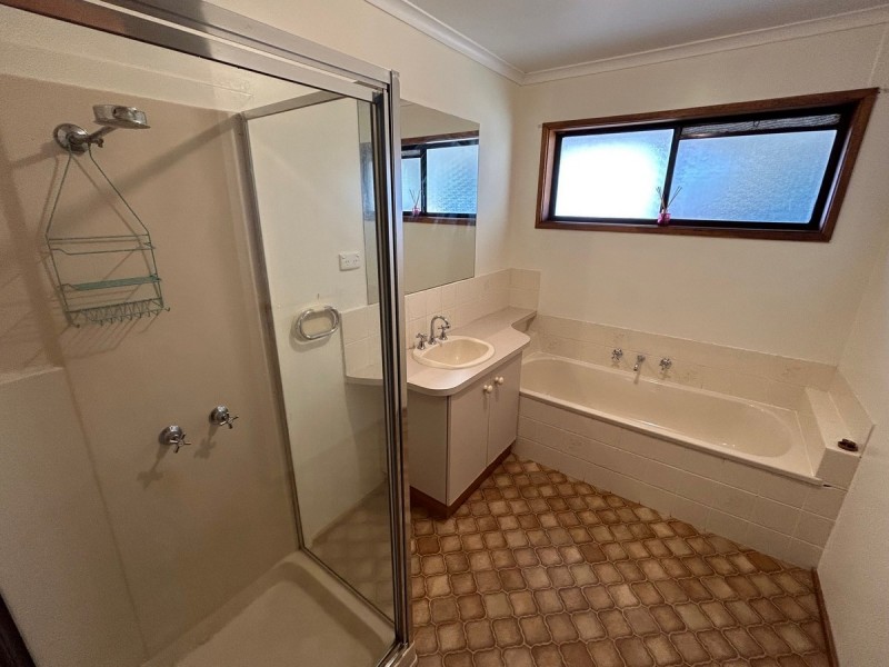 16 Mist Street, Lakes Entrance VIC 3909