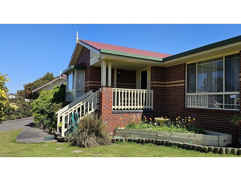 11 Morkham Crt, Lakes Entrance VIC 3909