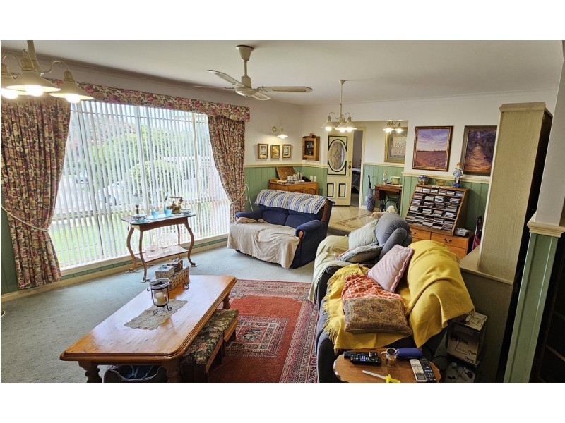 11 Morkham Crt, Lakes Entrance VIC 3909