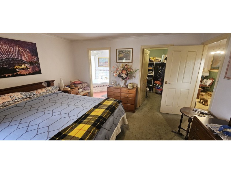 11 Morkham Crt, Lakes Entrance VIC 3909