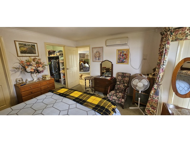 11 Morkham Crt, Lakes Entrance VIC 3909