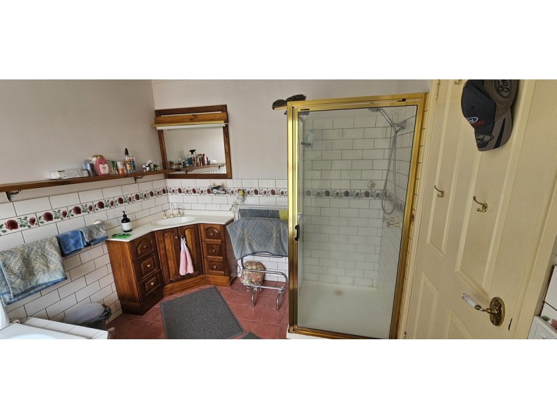 11 Morkham Crt, Lakes Entrance VIC 3909