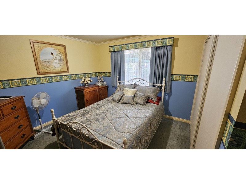 11 Morkham Crt, Lakes Entrance VIC 3909