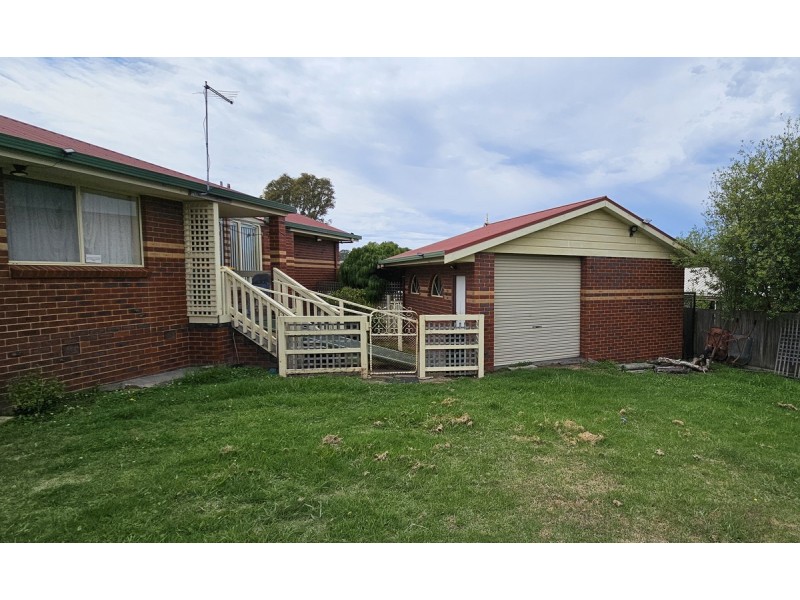 11 Morkham Crt, Lakes Entrance VIC 3909
