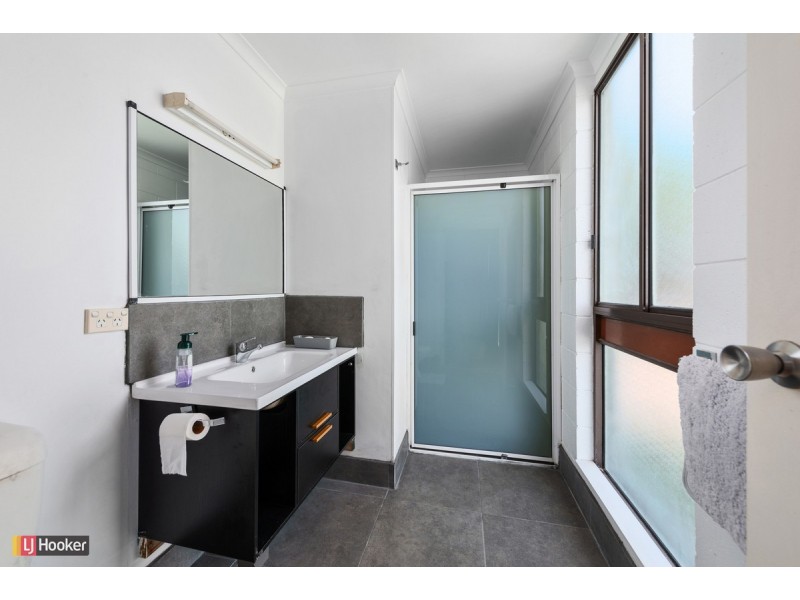 41 Capes Road, Lakes Entrance VIC 3909