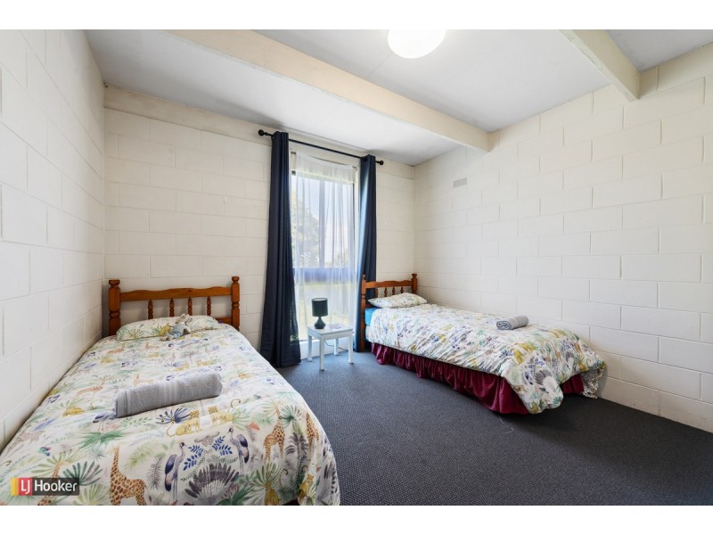 41 Capes Road, Lakes Entrance VIC 3909