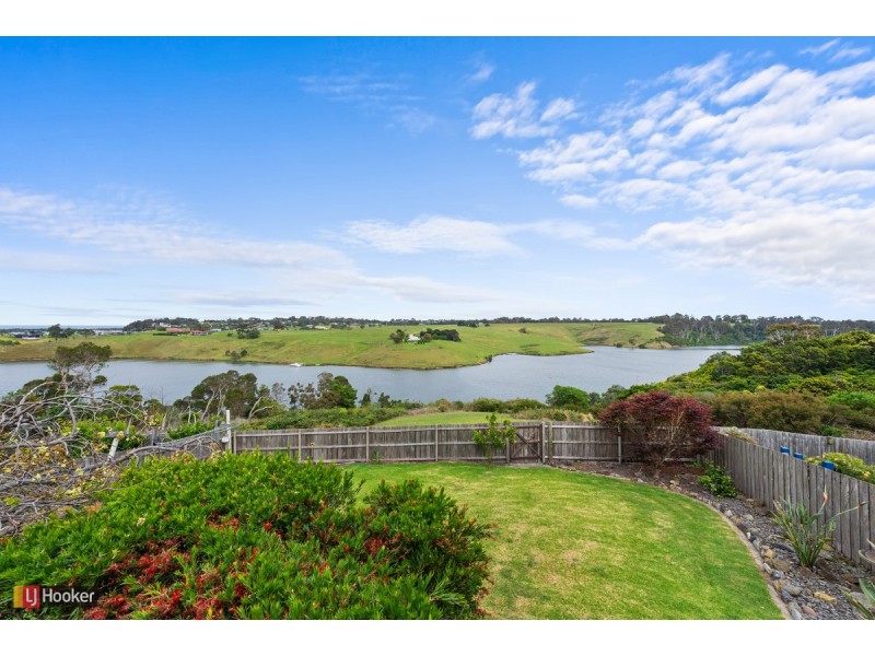 7 Nautilus Way, Lakes Entrance VIC 3909
