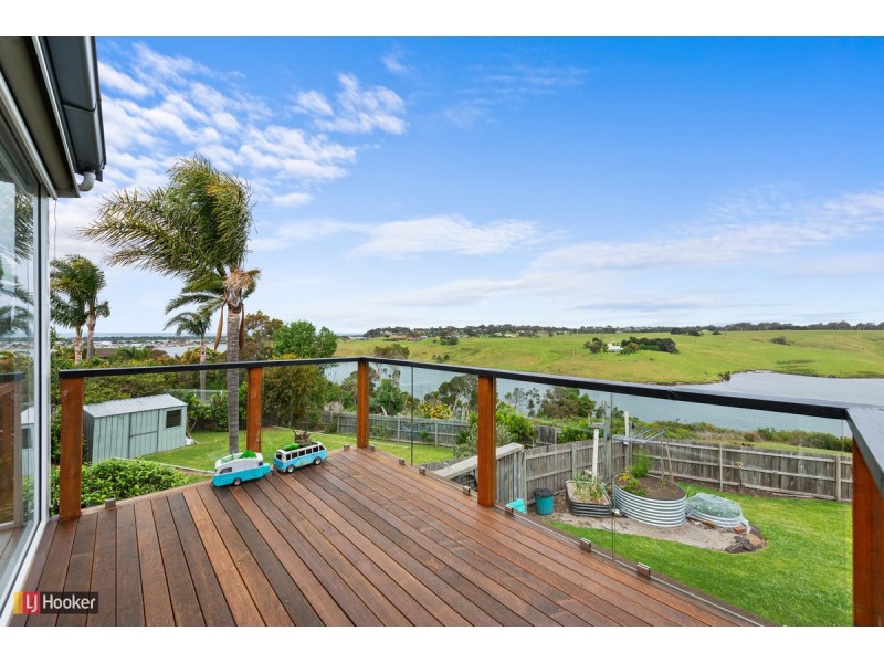 7 Nautilus Way, Lakes Entrance VIC 3909