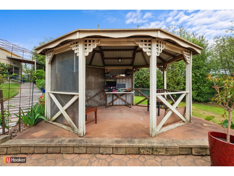 27 John Francis Court, Kalimna VIC 3909