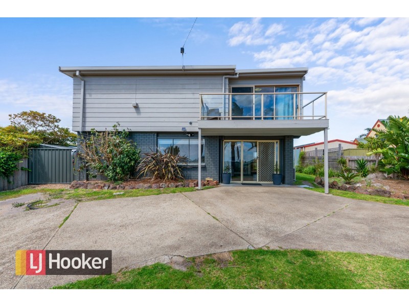 26 Abalone Avenue, Lakes Entrance VIC 3909